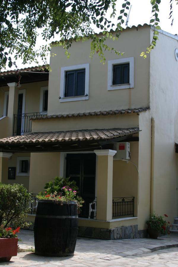 Spiti Nikos Aparthotel Danilia Luaran gambar
